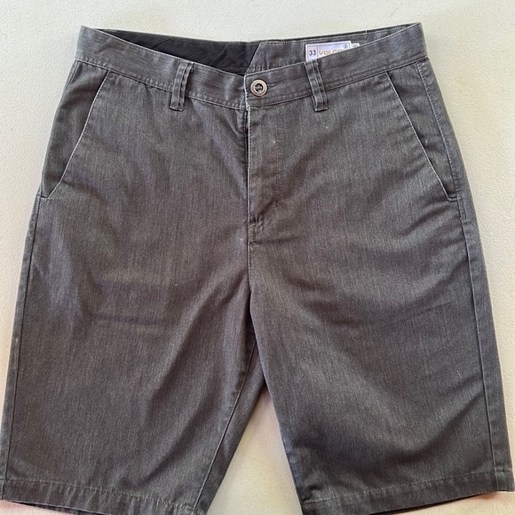 Volcom Shorts (33) - Picture 3 of 9
